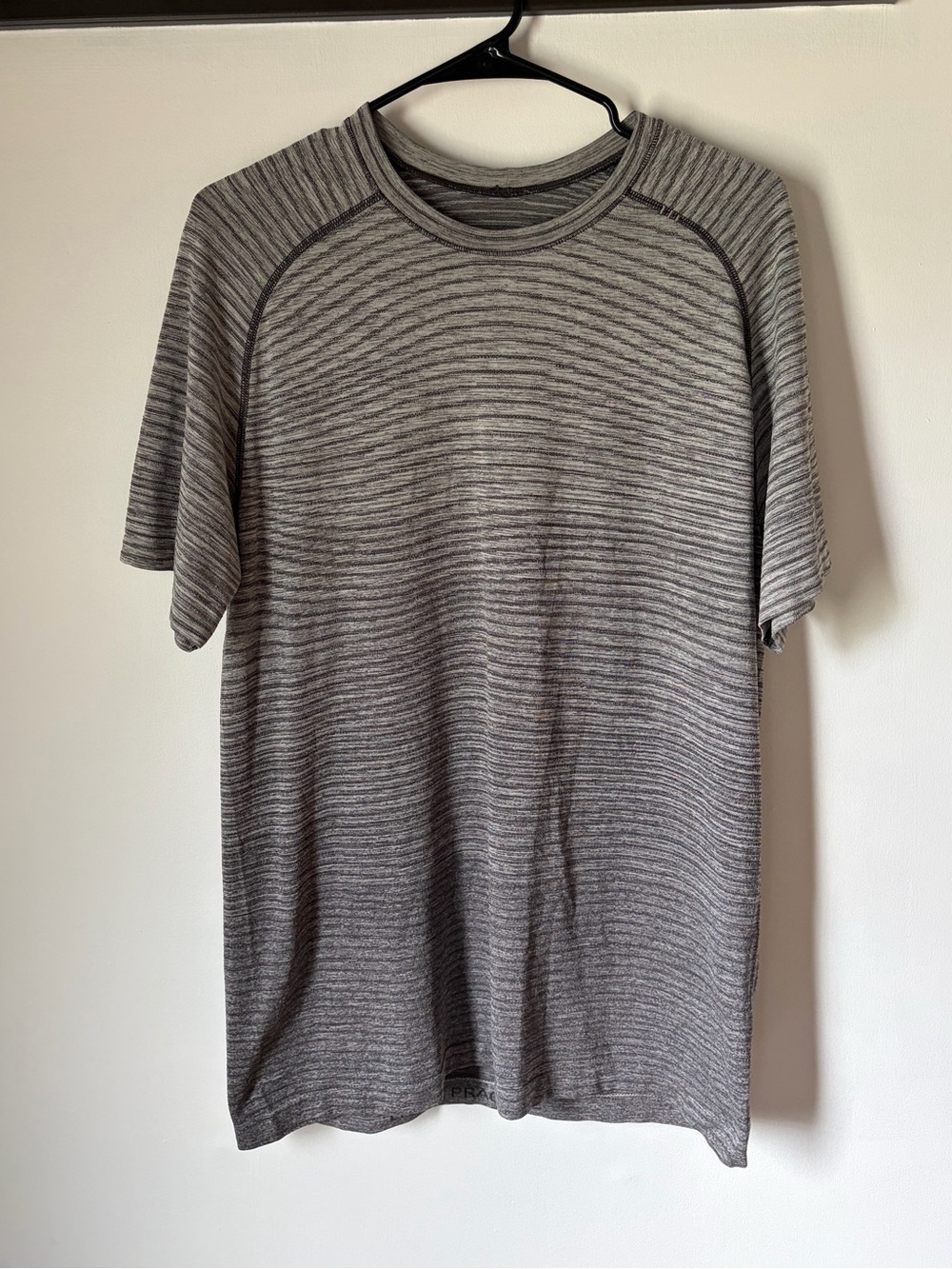 Men’s lululemon t shirt size large gray